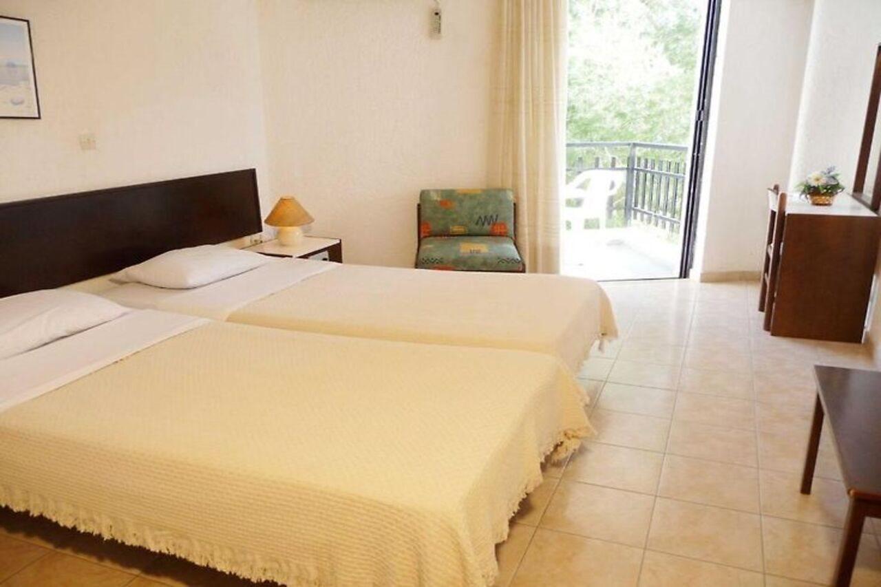 Lymiatis Beach Hotel 卡尔帕索斯 外观 照片